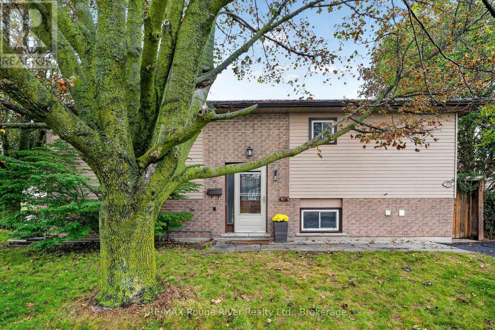830 Ewing Court, Cobourg, ON photo 2