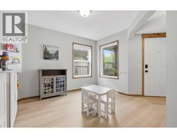 38 Chapman Close SE - photo 5