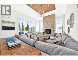 3743 36 Avenue SW - photo 8
