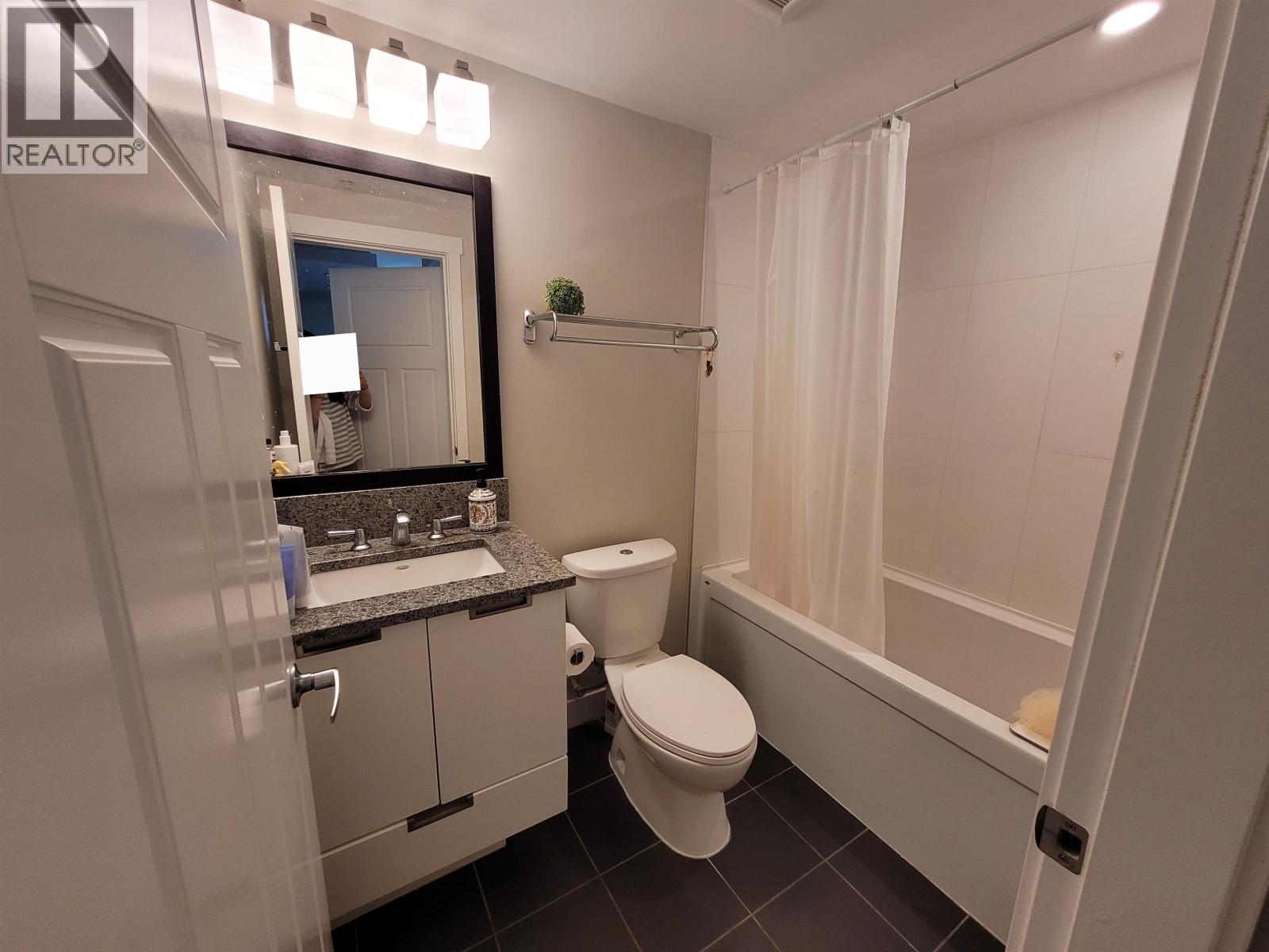 2 Bed, 2 Bath House for Rent in Coquitlam – 6xx 2968 GLEN DRIVE, Coquitlam – MLS# R3172123 - Image 11