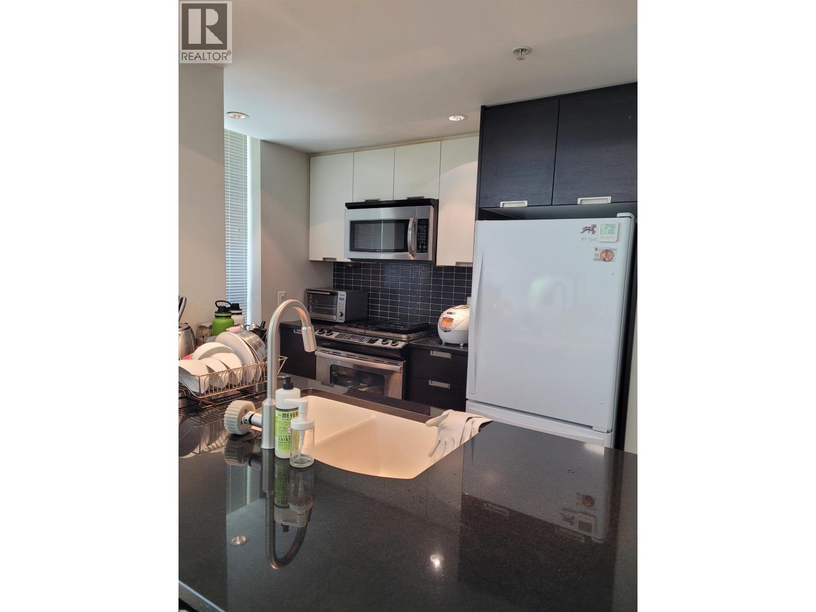 2 Bed, 2 Bath House for Rent in Coquitlam – 6xx 2968 GLEN DRIVE, Coquitlam – MLS# R3172123 - Image 6