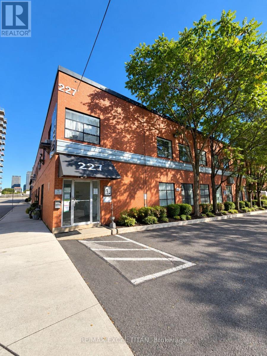 213 - 227 STERLING ROAD E