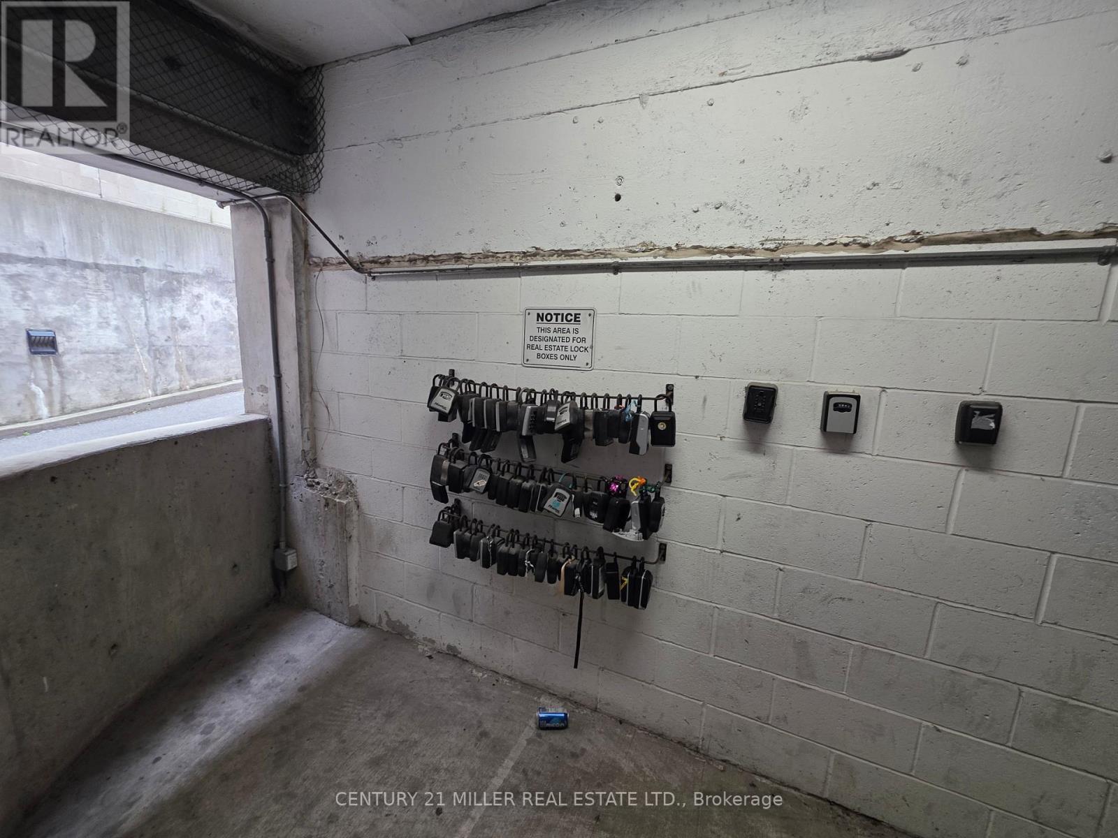 #123 201 CARLAW AVENUE - 40