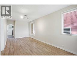 Living room - 224 30 Avenue Ne, Calgary, AB T2E2C9 Photo 6