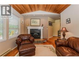 Kitchen - 204 Cormorant Cres, Salt Spring, BC V8K1G8 Photo 7