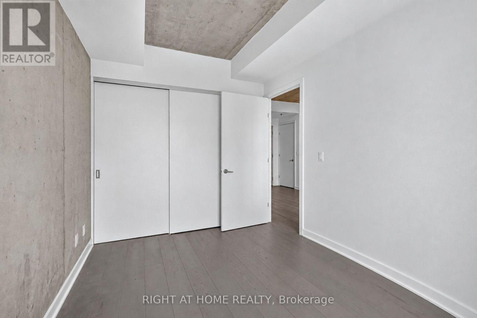 #6 203 CATHERINE STREET - 17
