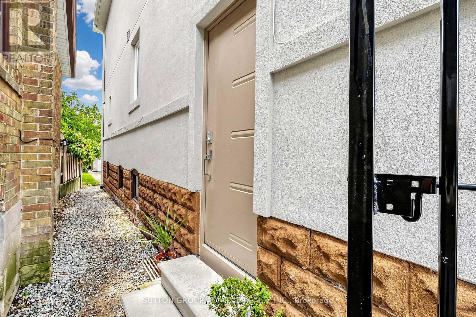 676 VAUGHAN ROAD - Image 29
