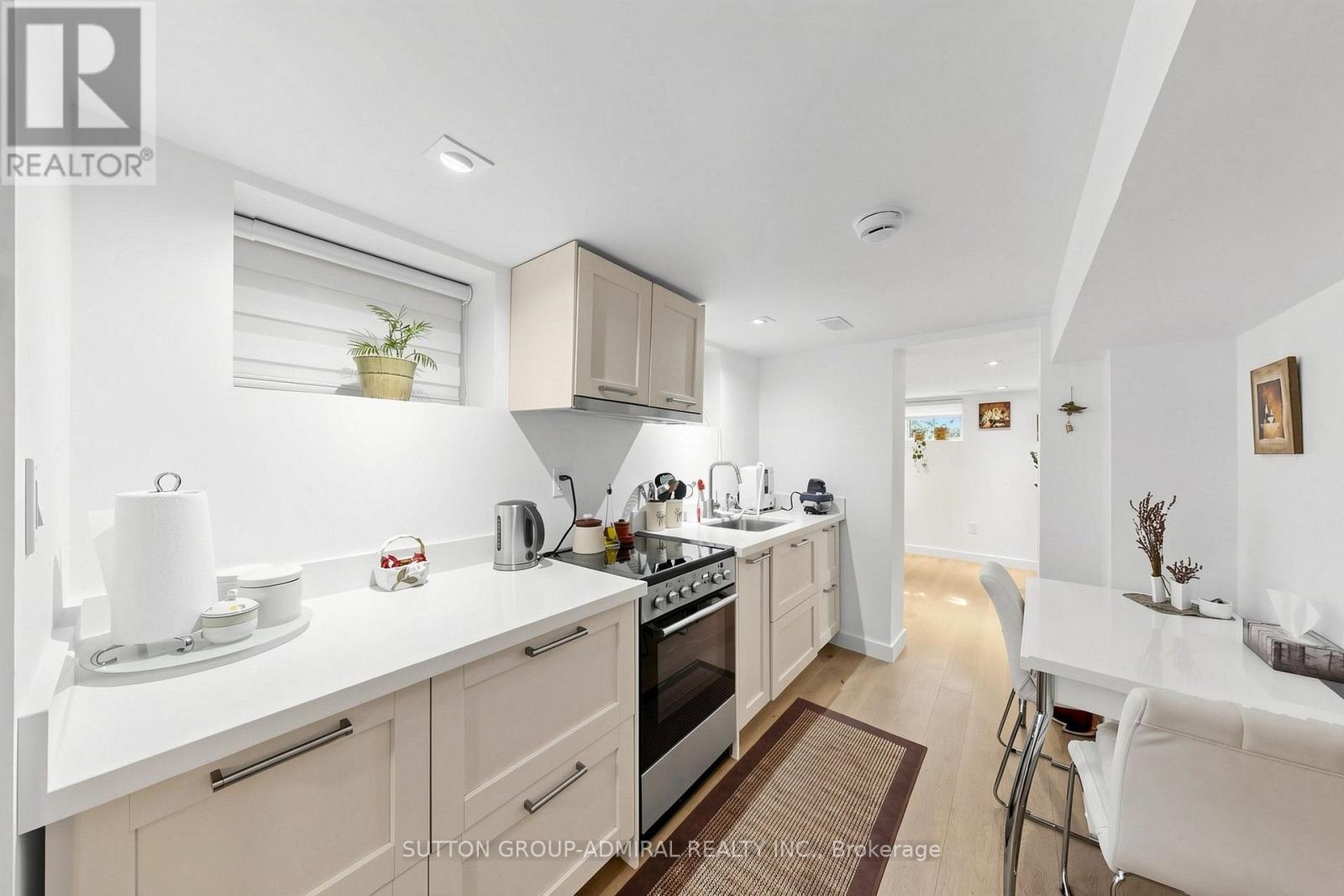 676 VAUGHAN ROAD - Image 32