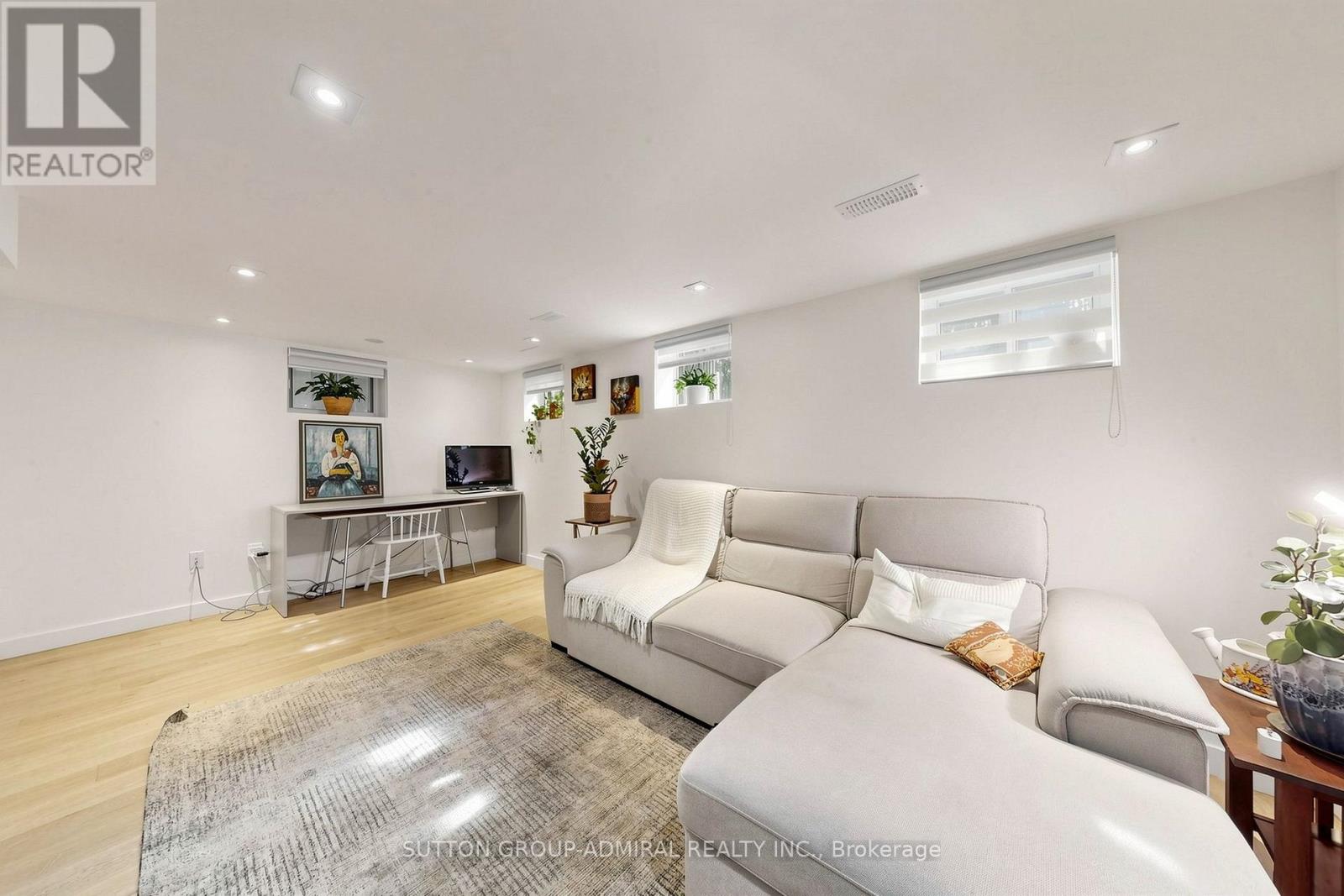 676 VAUGHAN ROAD - Image 30