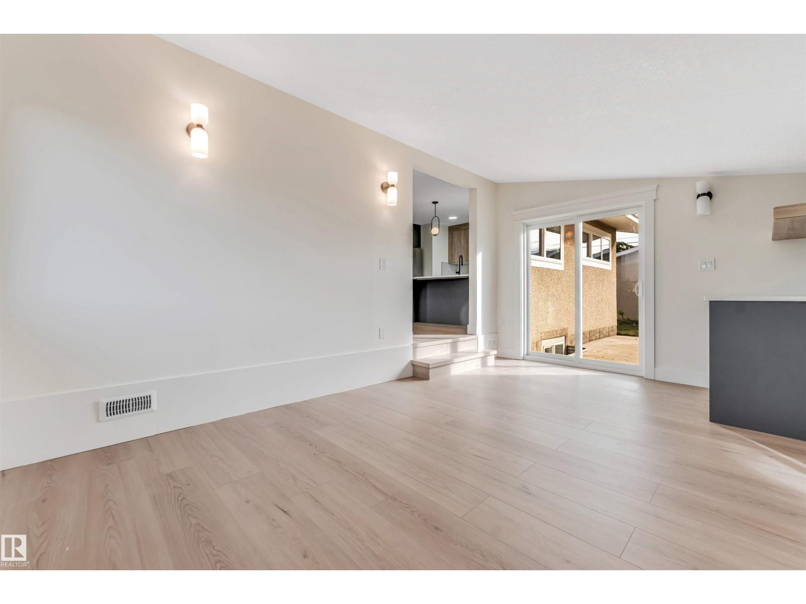 12811 135 ST NW - 21