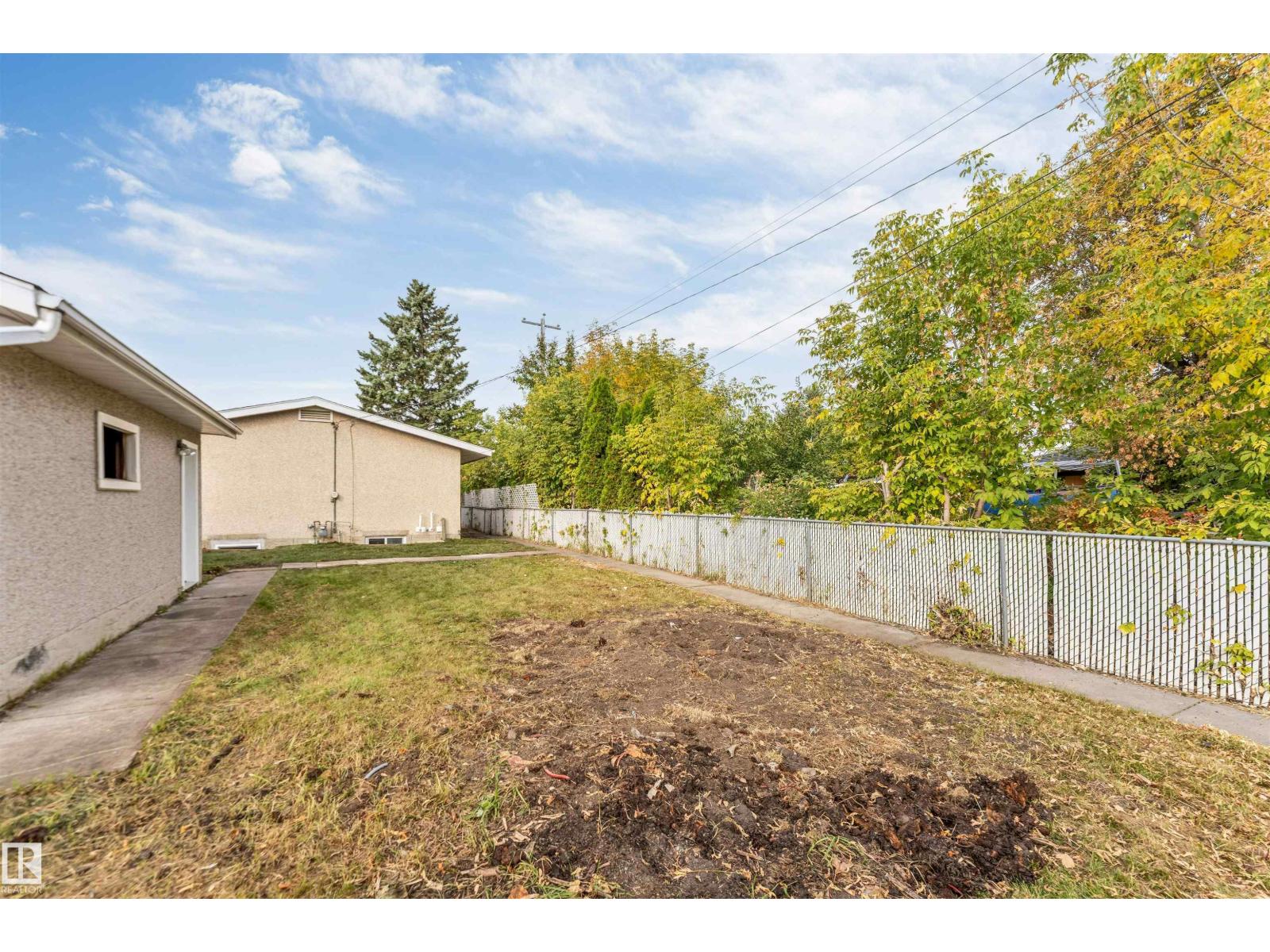 12811 135 ST NW - 5