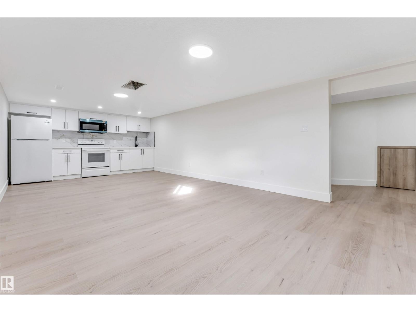 12811 135 ST NW - 38