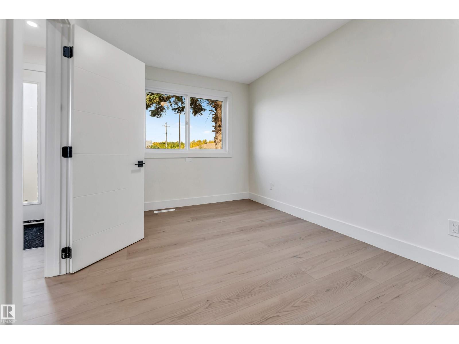 12811 135 ST NW - 28