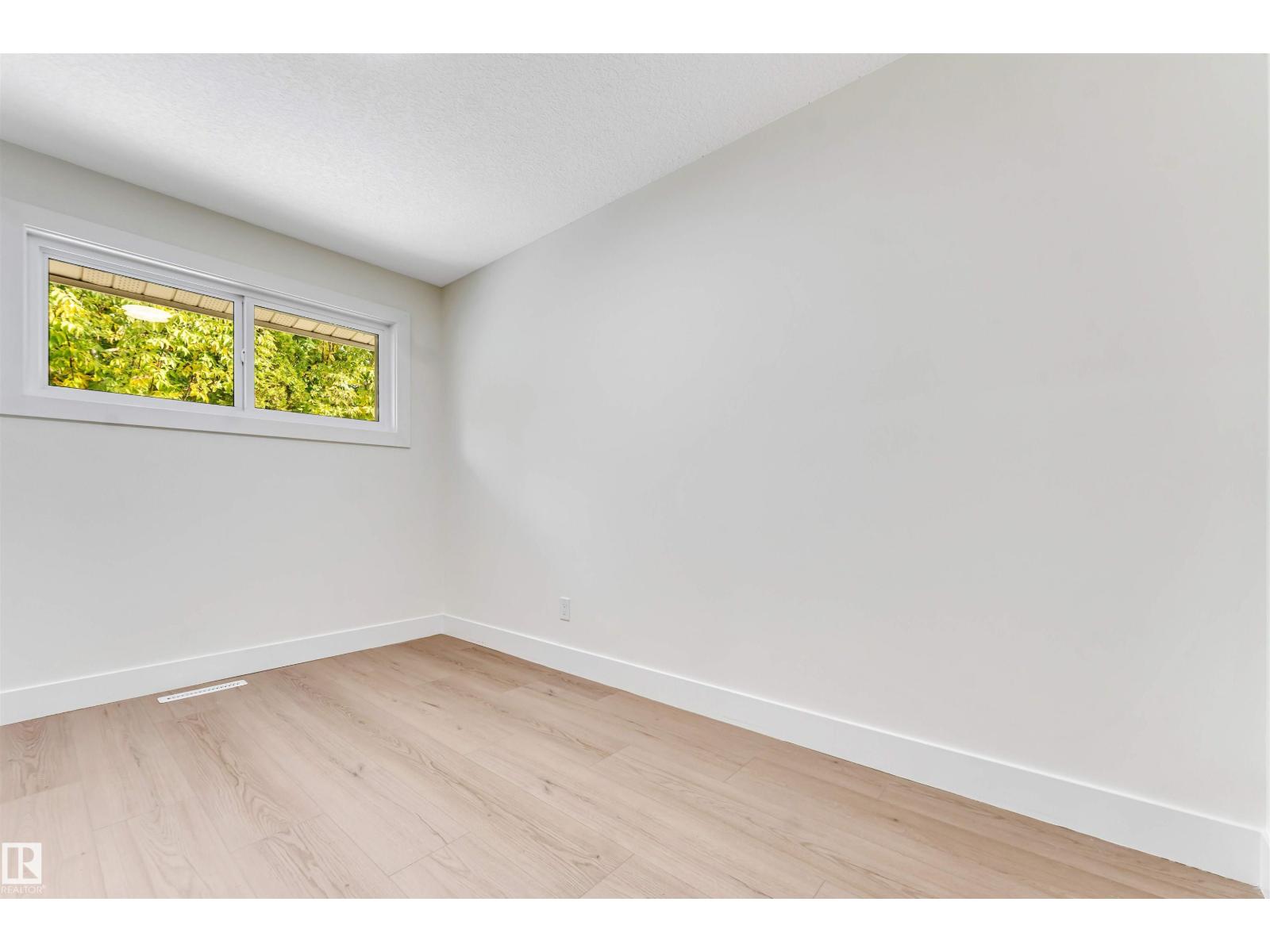 12811 135 ST NW - 33