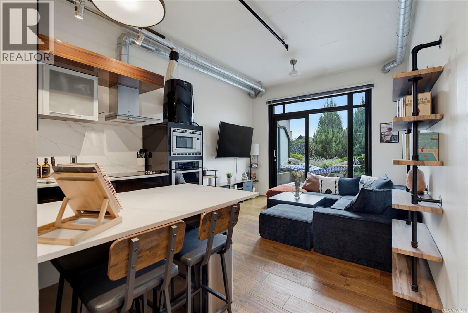 #322 1029 View St - 3