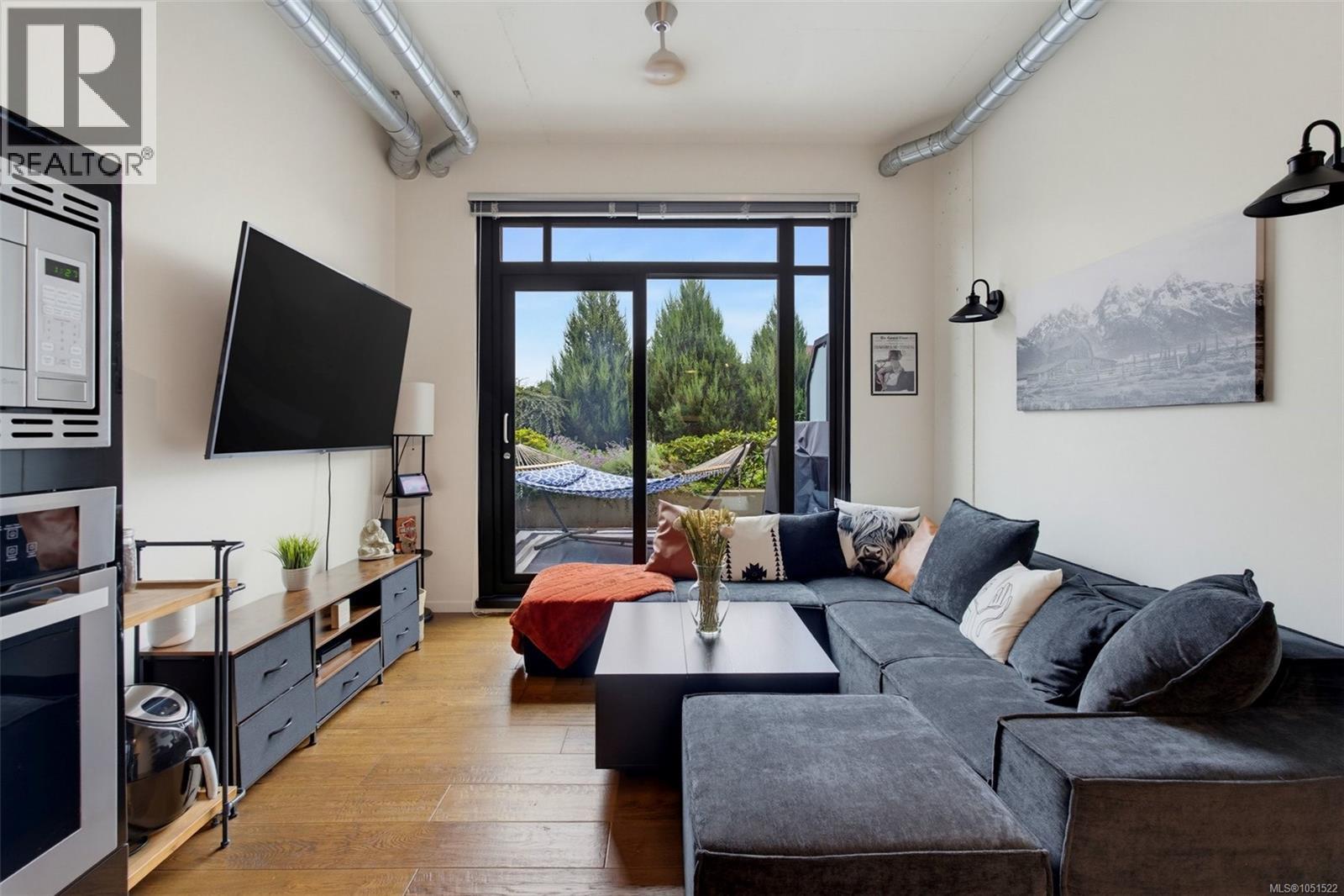 #322 1029 View St - 9