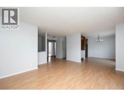 Living room - 122 Bird Crescent, Fort Mcmurray, AB T9H4T2 Photo 6