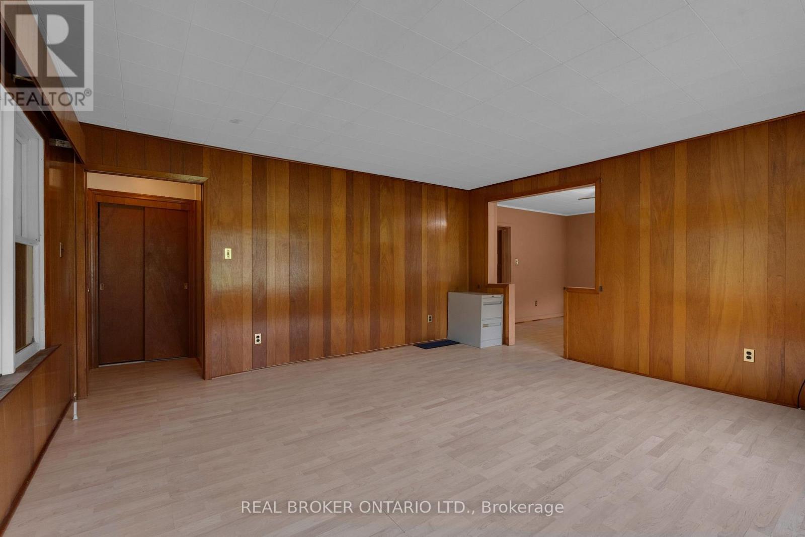 2086 PENETANGUISHENE ROAD - 18