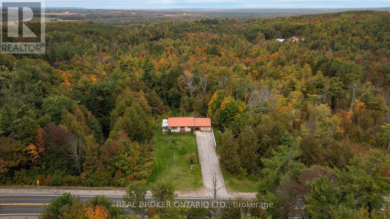 2086 Penetanguishene Road, Springwater photo 2