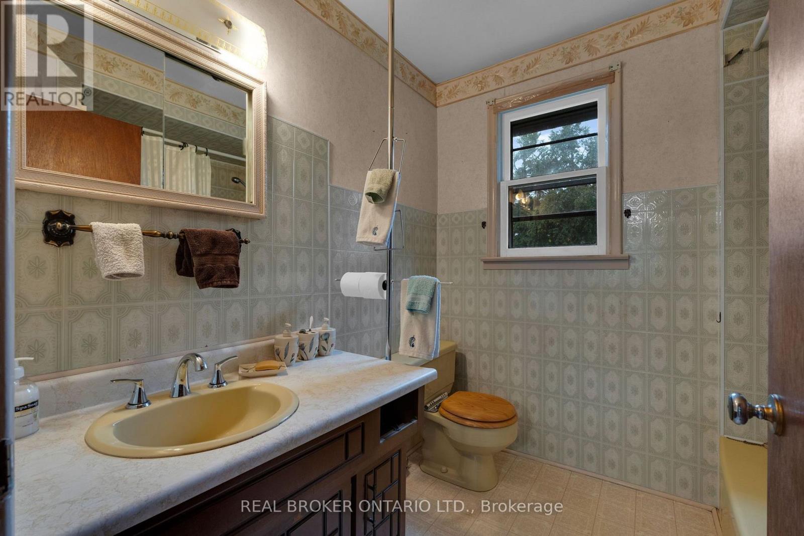 2086 PENETANGUISHENE ROAD - 21