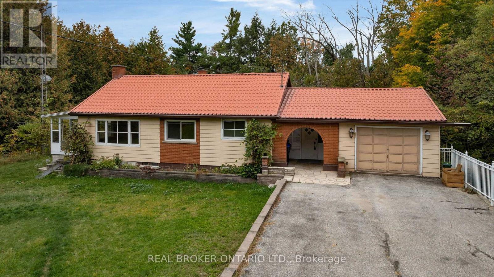 2086 PENETANGUISHENE ROAD - 7