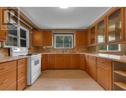 2086 Penetanguishene Road, Springwater, ON L4M4Y8 Photo 10