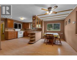 2086 Penetanguishene Road, Springwater, ON L4M4Y8 Photo 11