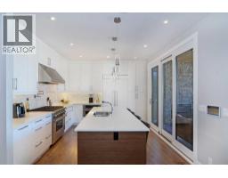 5pc Bathroom - 826 Durham Avenue Sw, Calgary, AB T2T5R2 Photo 9