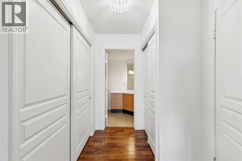 #340 22 Richard Place SW - 19