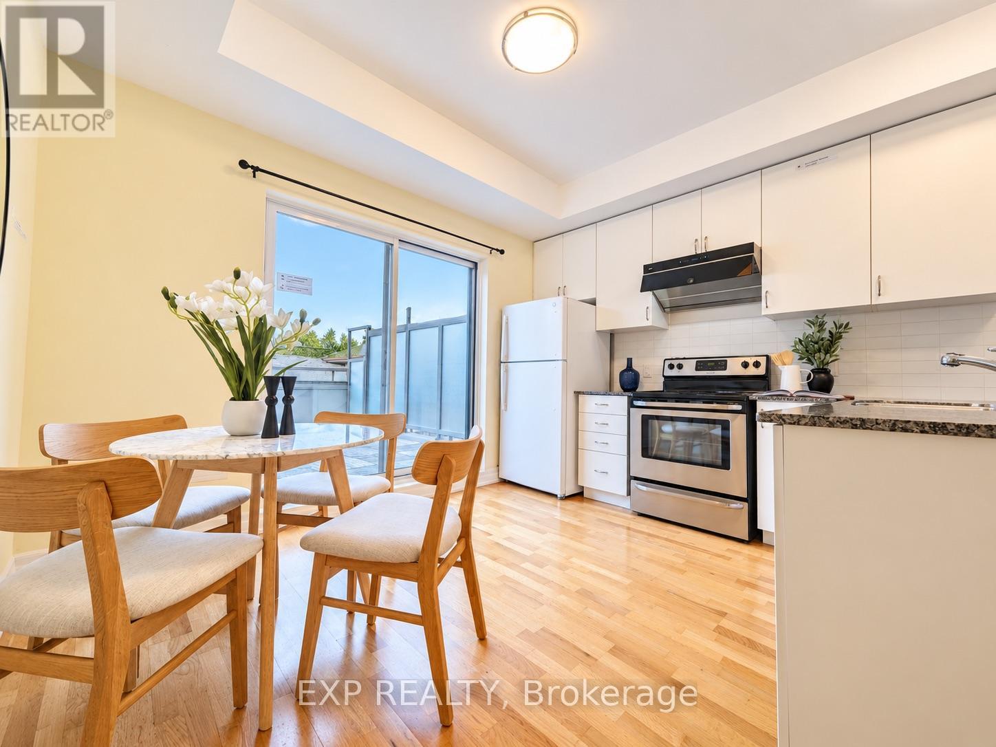 728 Sheppard Avenue West — photo 12