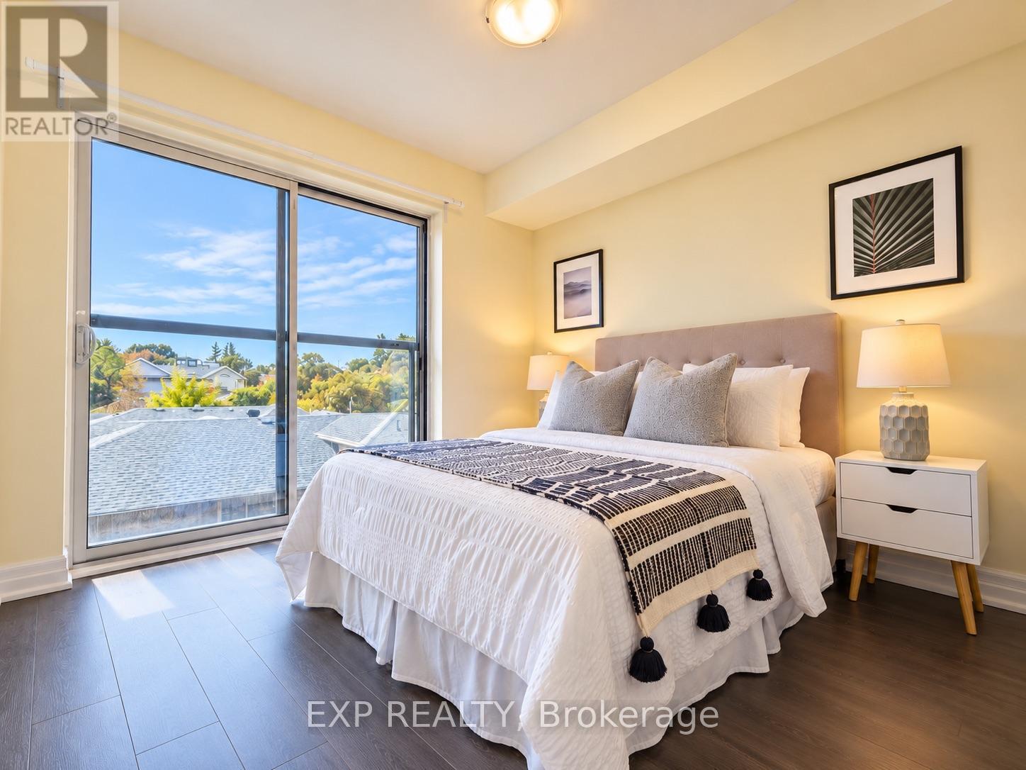 728 Sheppard Avenue West — photo 16