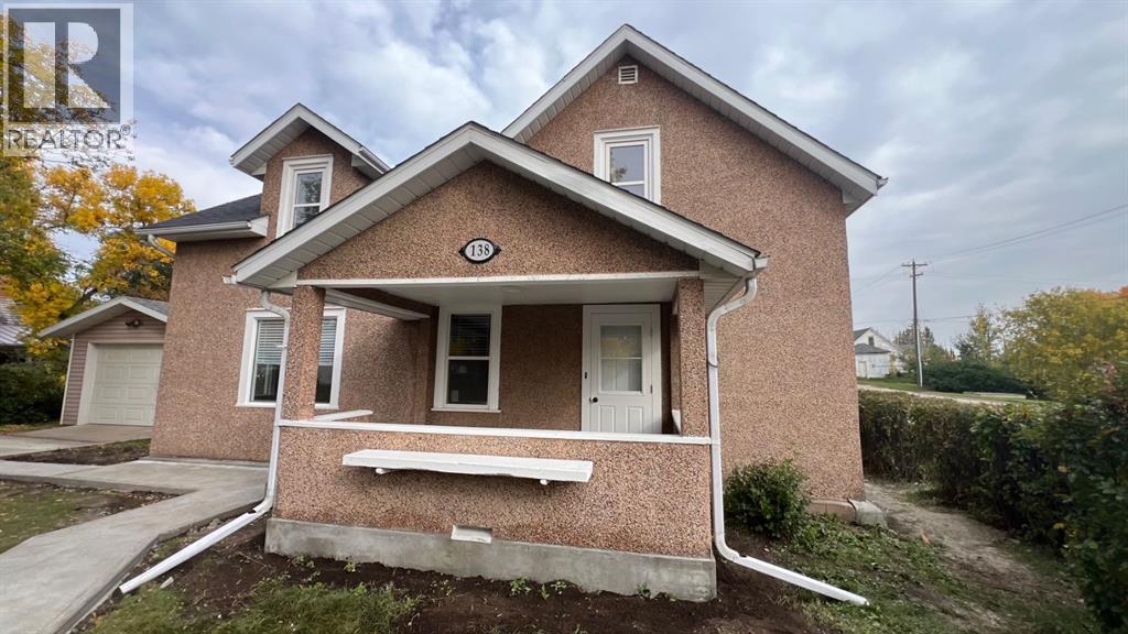138 Trochu Avenue - 3