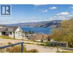 Full ensuite bathroom - 5226 Clarence Road, Peachland, BC V0H1X2 Photo 8