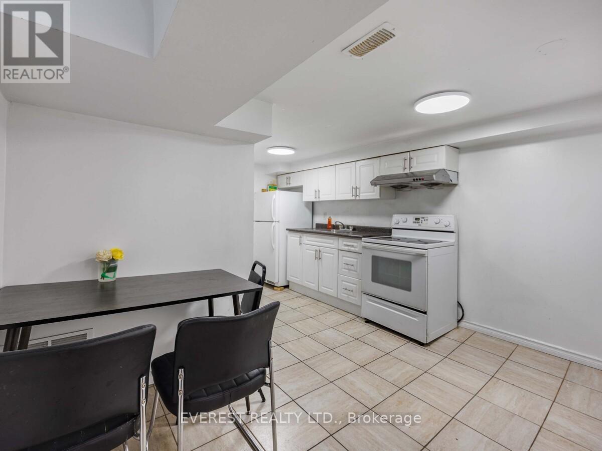 91 Hart Avenue, Toronto, ON photo 22