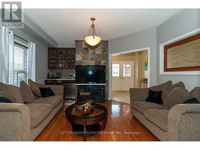 4 BLUEWATER TRAIL, Barrie (Bayshore) — photo 2