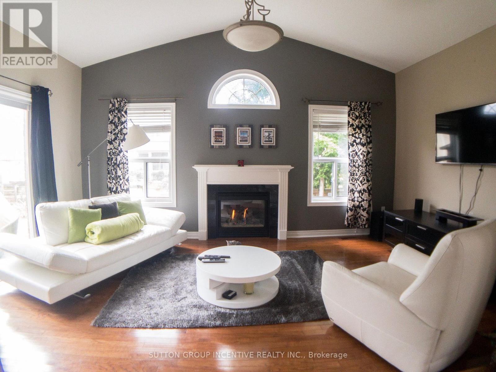 4 BLUEWATER TRAIL, Barrie (Bayshore) — photo 3