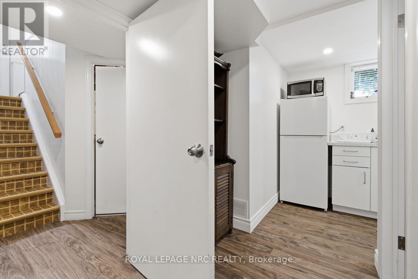 17 WINSTON ROAD - 31