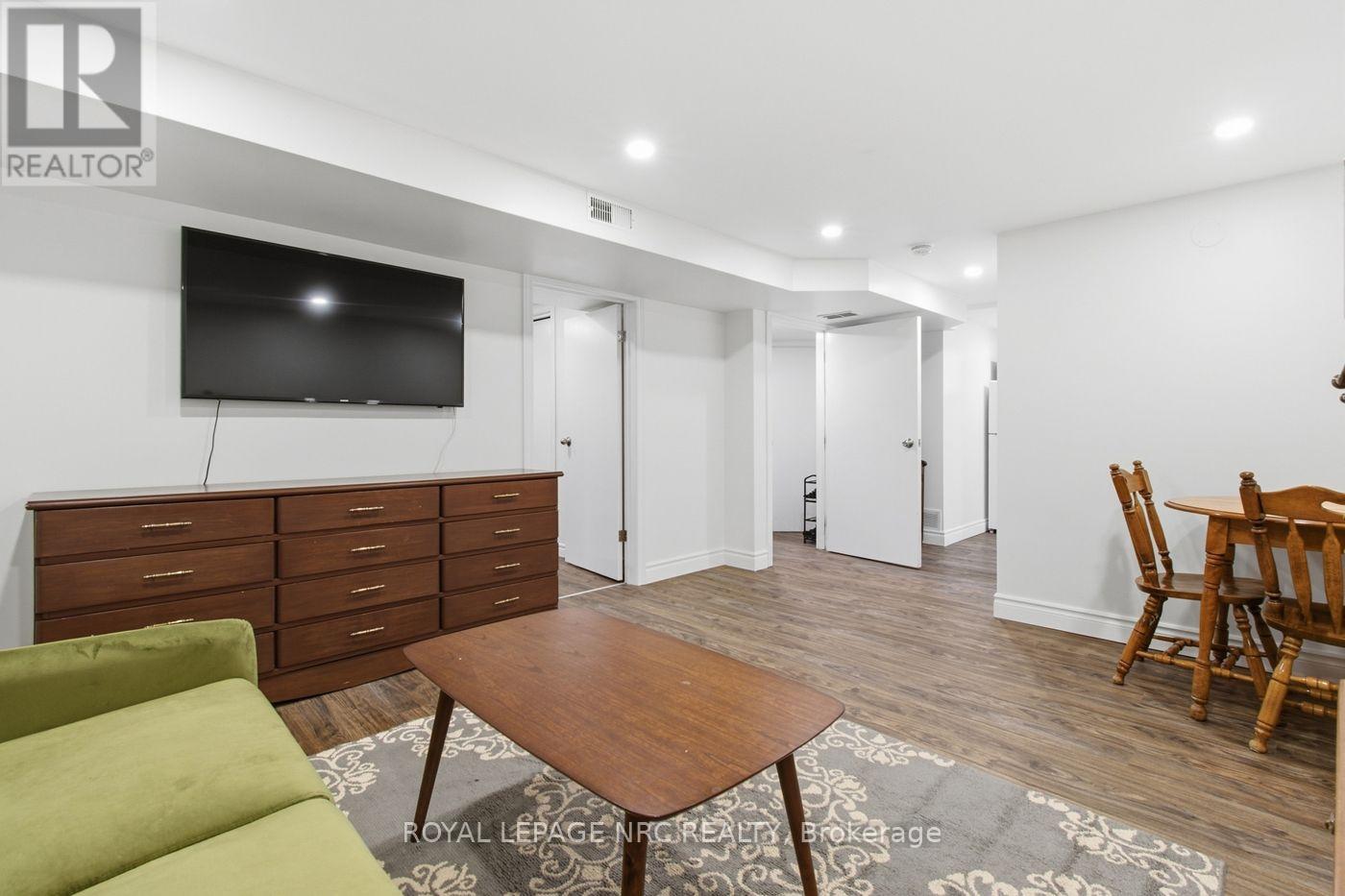 17 WINSTON ROAD - 33