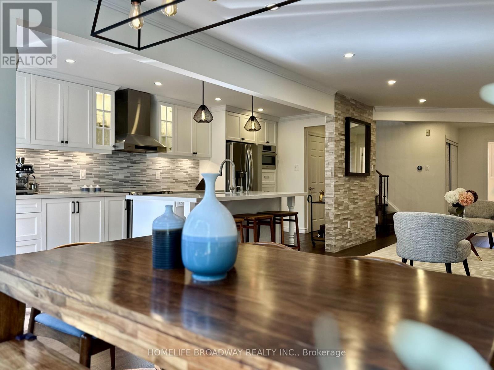 51 JONATHAN GATE - 11