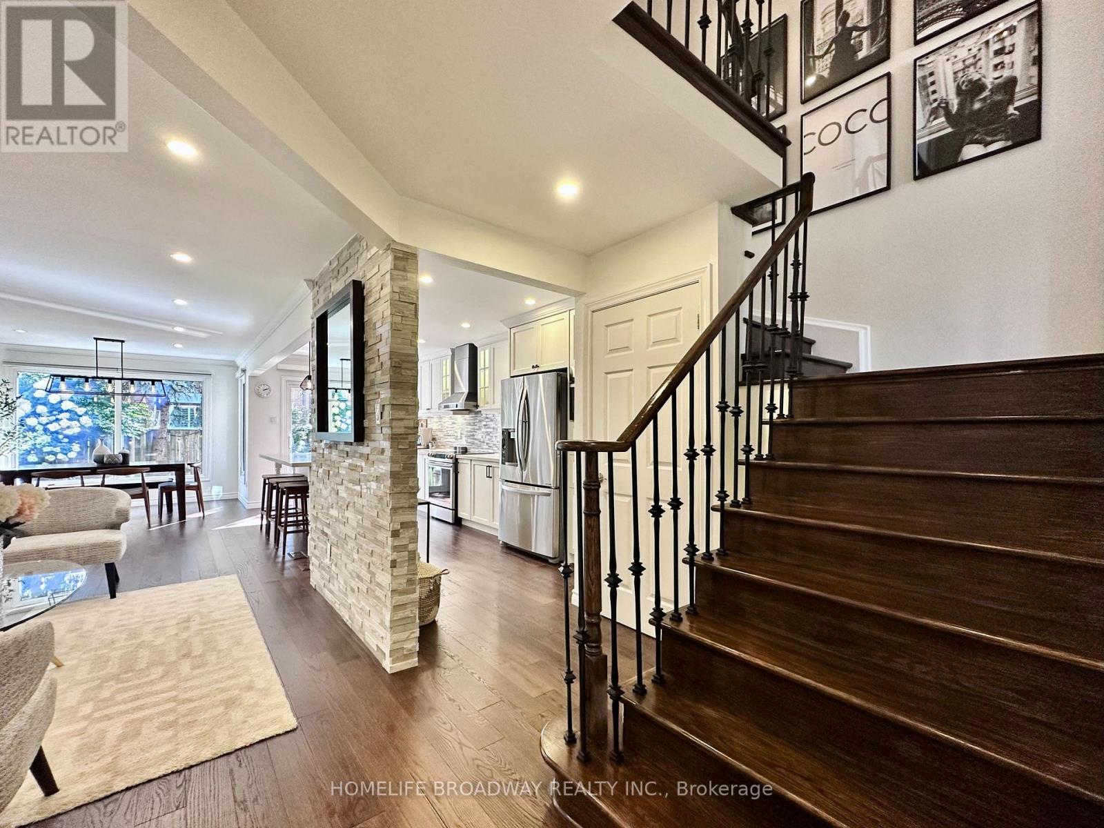 Photo 23 of 51 Jonathan Gate, Vaughan (Crestwood-Springfarm-Yorkhill)