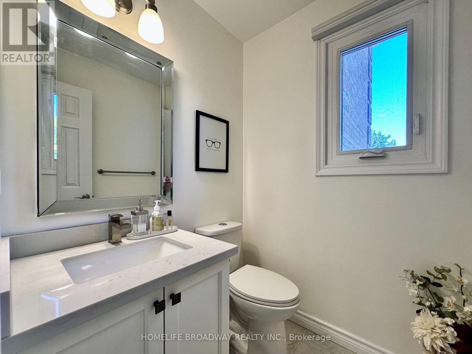 Photo 27 of 51 Jonathan Gate, Vaughan (Crestwood-Springfarm-Yorkhill)