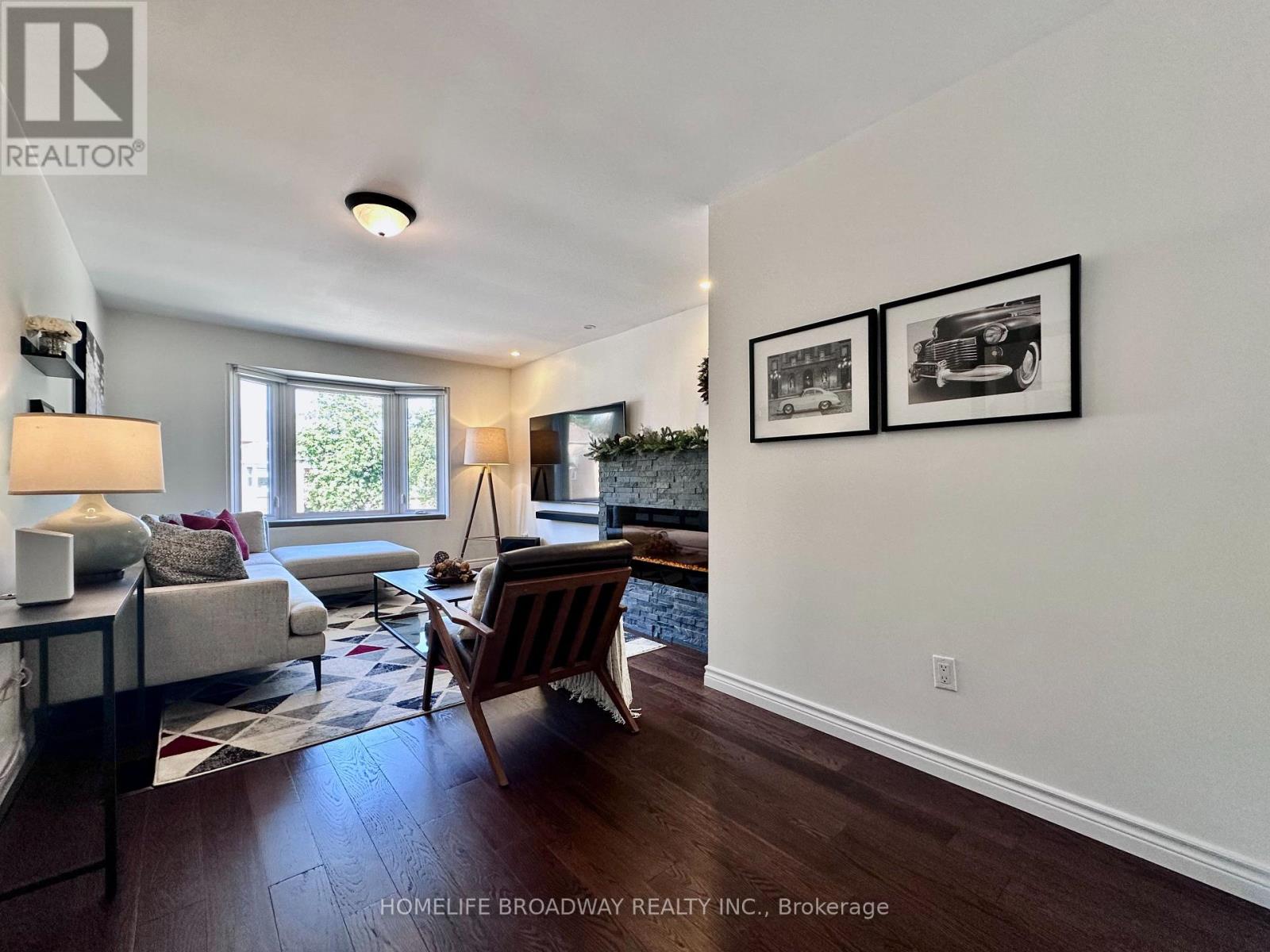 51 JONATHAN GATE - 29