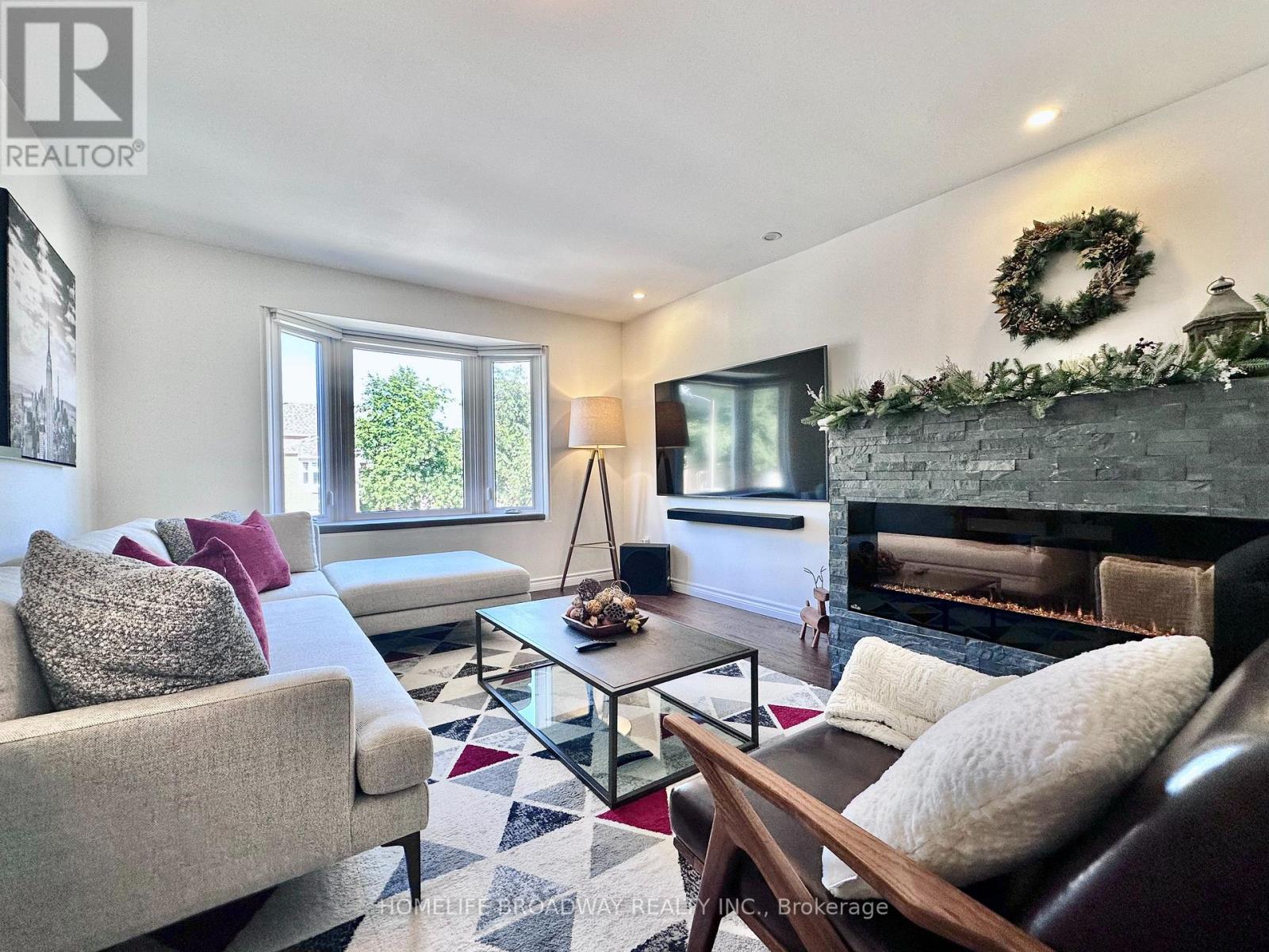 Photo 32 of 51 Jonathan Gate, Vaughan (Crestwood-Springfarm-Yorkhill)