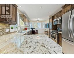 4pc Bathroom - 51 Douglasbank Gardens Se, Calgary, AB T2Z2C9 Photo 9