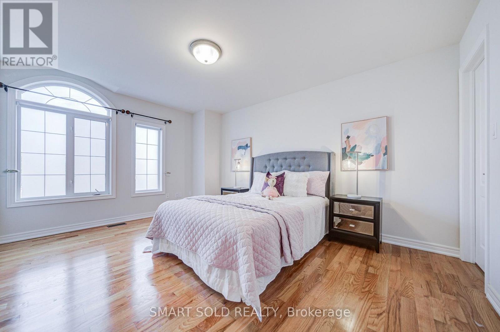 25 OAK AVENUE - 33