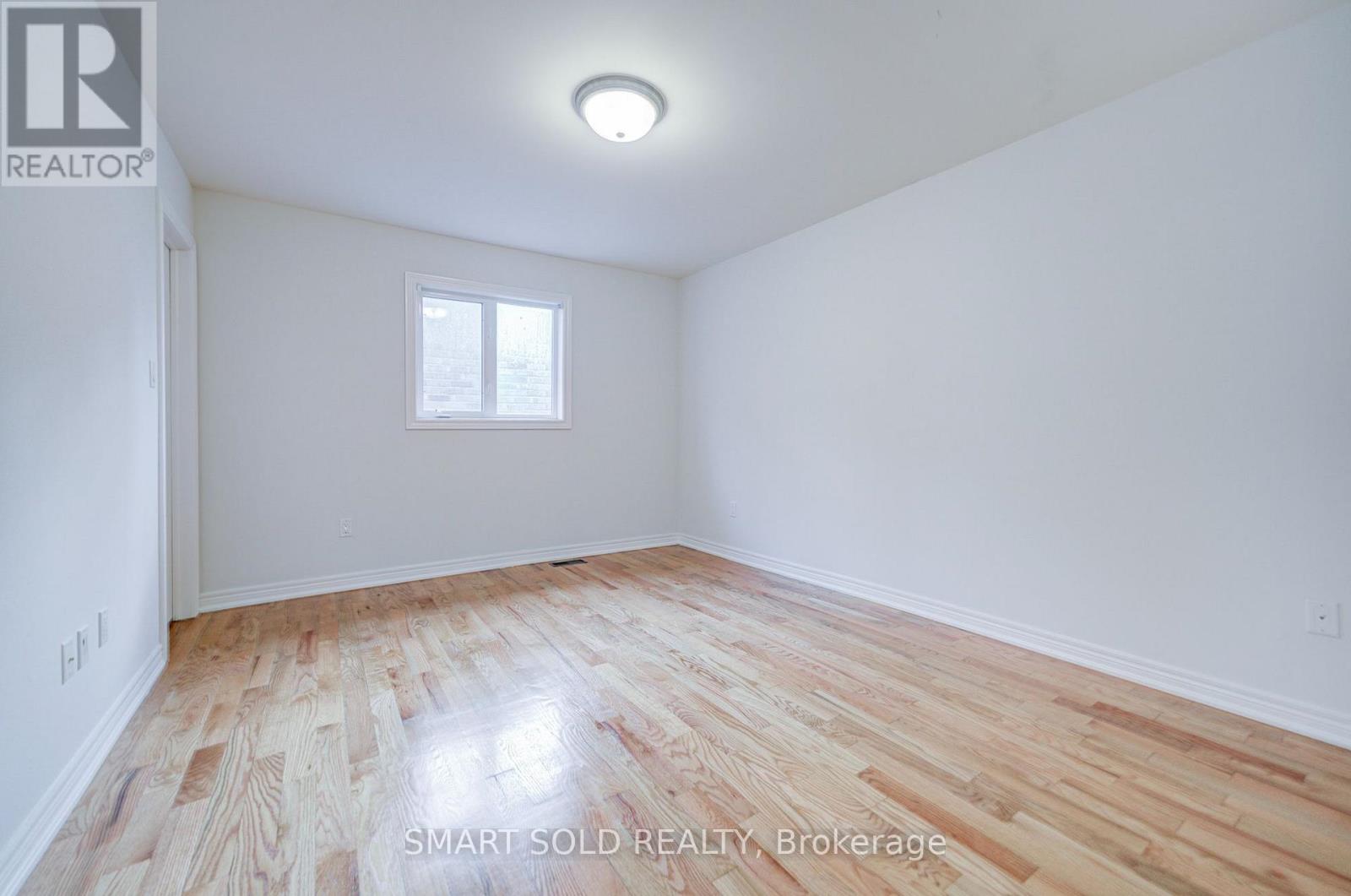 25 OAK AVENUE - 30