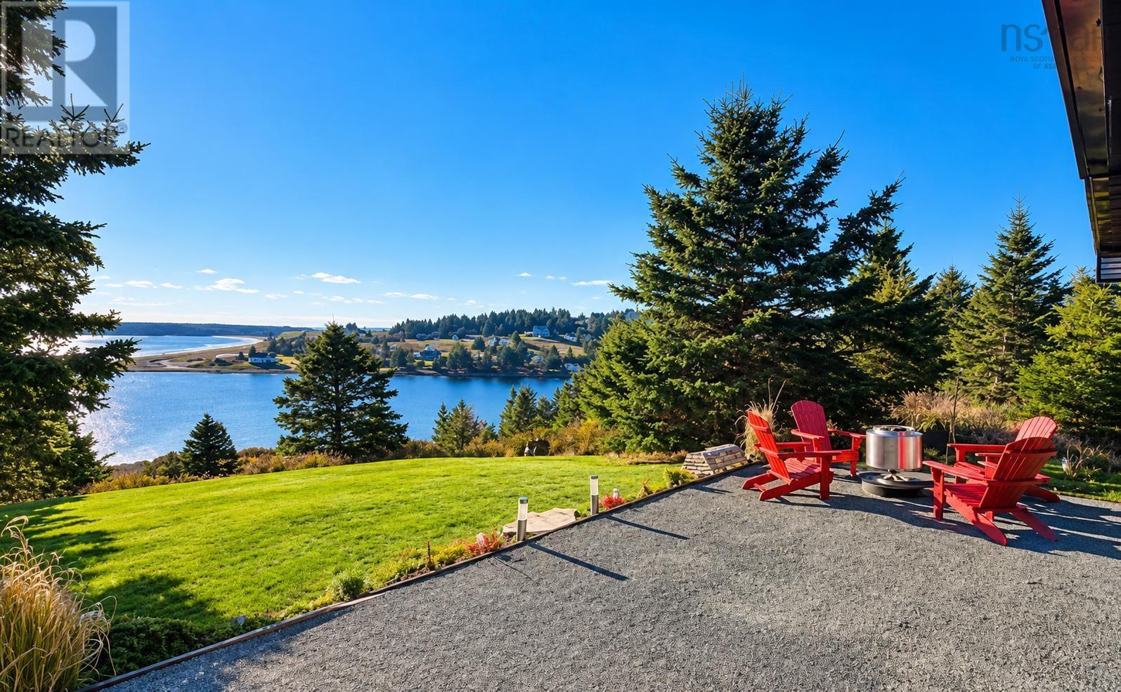 66 Beach Hill Road - 14