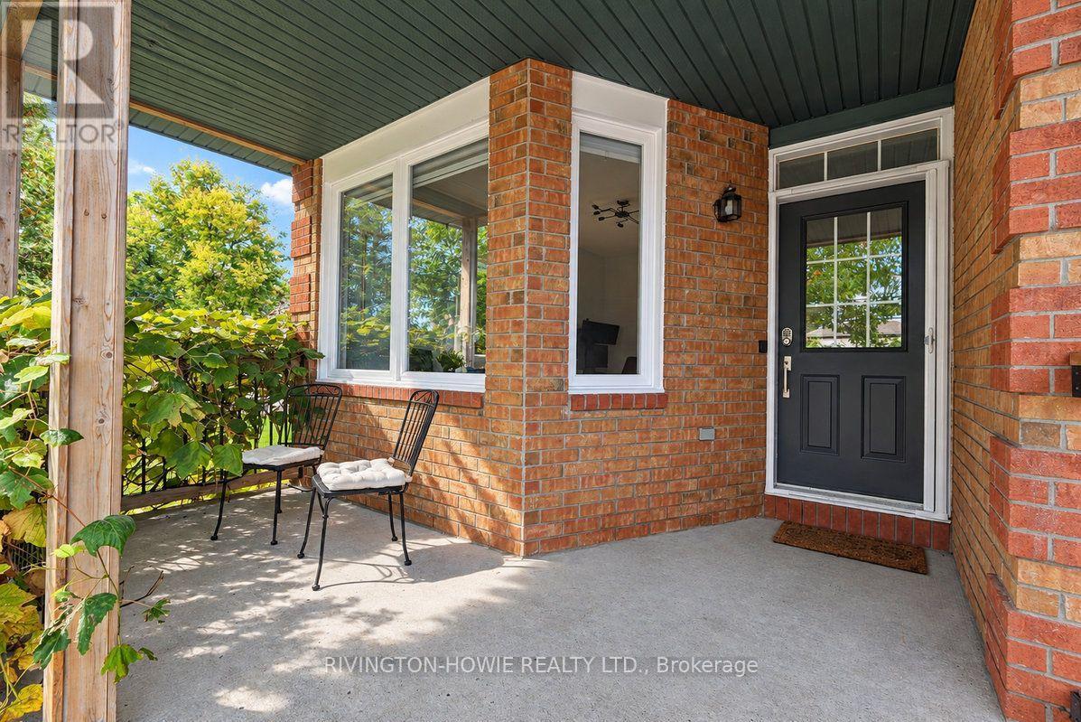 8 COLINDALE AVENUE, Ottawa — photo 2