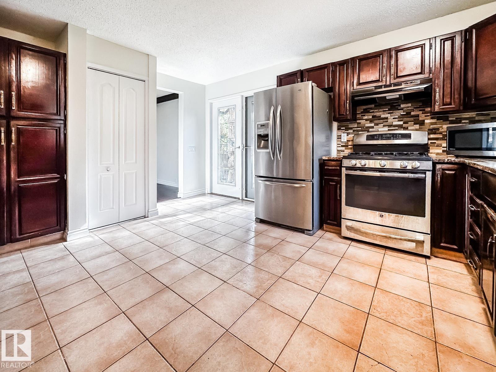8504 173 ST NW - 17