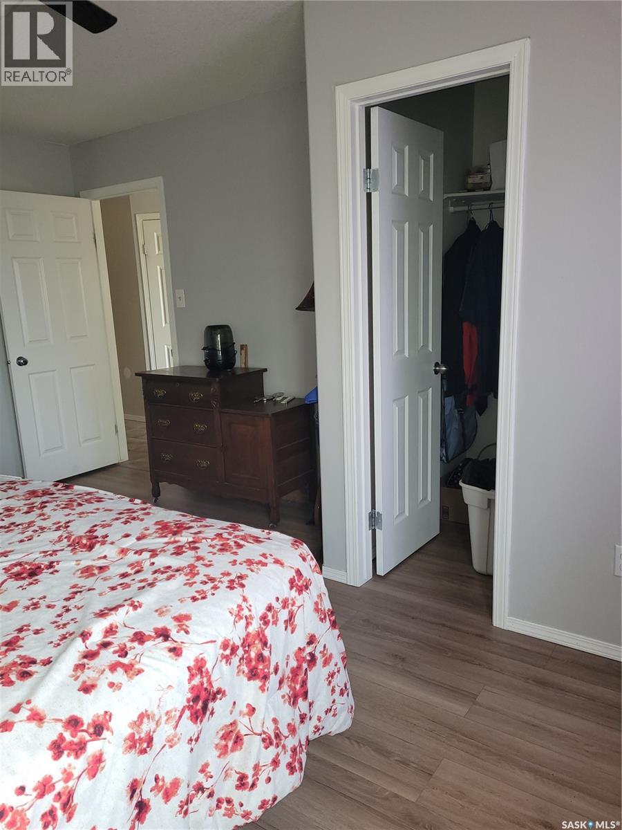 457 Brooklyn CRESCENT - 11